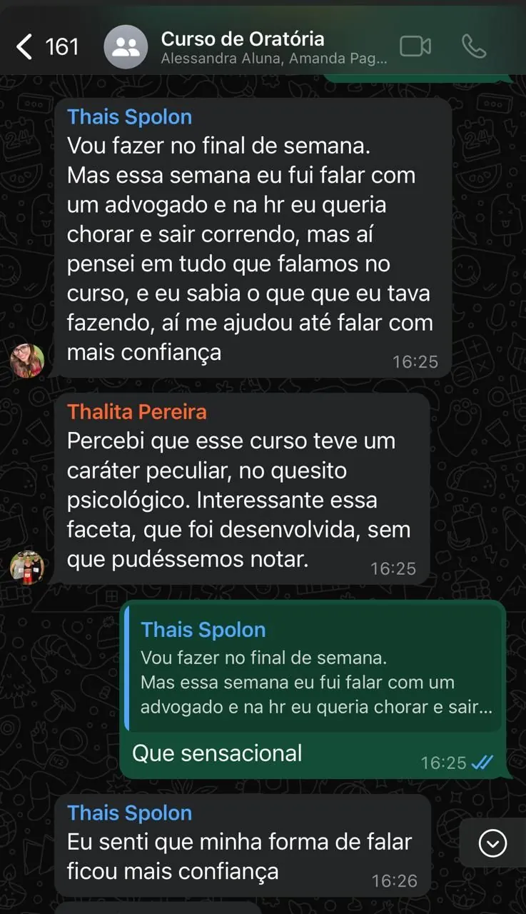 Alunas do curso de oratória elogiando o método